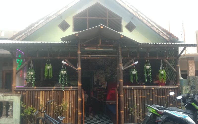 Kedai Pempek Berkonsep Cafe Milenial