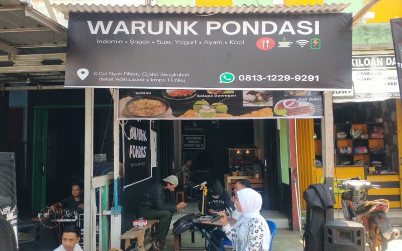 Launching Warung Pondasi Bagikan 100 Porsi Seblak ke Pengguna Jalan