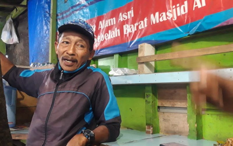 Pria Ini 52 Tahun Berdagang Hucap