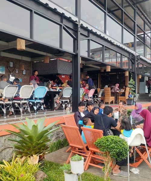 Hi Foodies, Yuk Makan dan Ngopi Enak di Bubulak Food & View Cisantana
